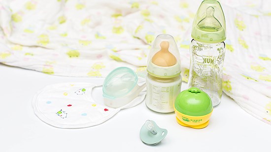 怎樣應對寶寶吐奶？